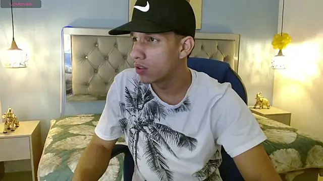 Snapshot of Jheidertwink chatting on January 5, 2025, 3:32 am Jheidertwink online show from January 5, 2025, 3:32 am