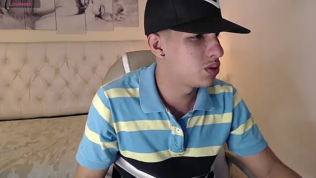 Snapshot of Jheidertwink chatting on January 13, 2025, 3:23 am Jheidertwink online show from January 13, 2025, 3:23 am