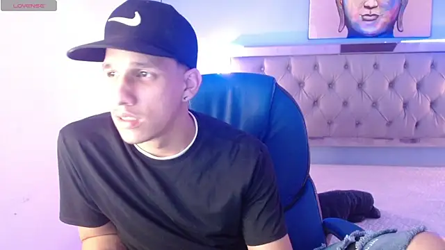 Snapshot of Jheidertwink chatting on January 14, 2025, 3:32 am Jheidertwink online show from January 14, 2025, 3:32 am