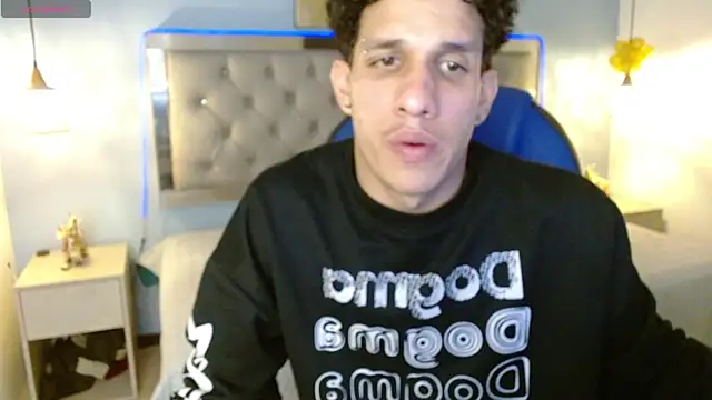 Snapshot of Jheidertwink chatting on February 8, 2025, 3:41 am Jheidertwink online show from February 8, 2025, 3:41 am