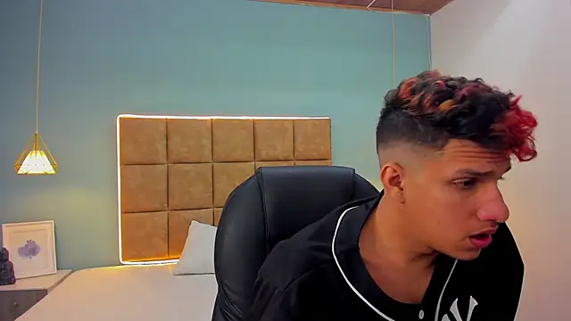 Snapshot of Jheidertwink chatting on September 29, 2025, 12:32 pm Jheidertwink online show from September 29, 2025, 12:32 pm