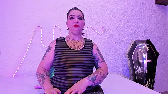 poisson ivy online show from October 1, 2025, 8:37 pm