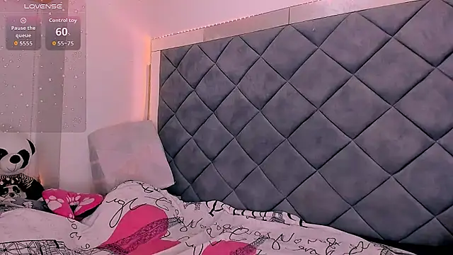 Nellyhills online show from October 3, 2025, 10:34 am