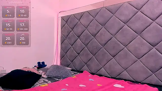 Nellyhills online show from November 26, 2025, 11:00 am