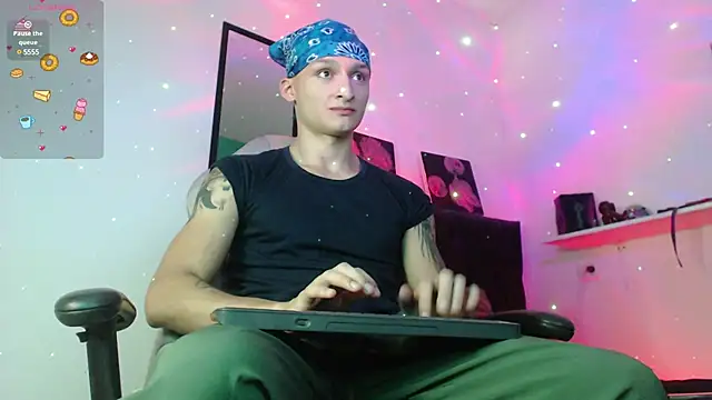 arthurphoenix  online show from December 9, 2024, 2:45 am