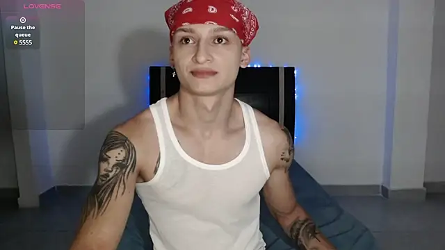 arthurphoenix  online show from December 23, 2024, 4:01 am