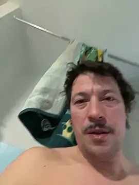 Snapshot of zenzero87 chatting on February 20, 2025, 4:57 pm zenzero87 online show from February 20, 2025, 4:57 pm