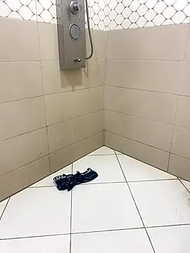 Snapshot of Lahcene chatting on October 31, 2025, 11:55 am Lahcene online show from October 31, 2025, 11:55 am