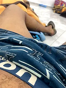 Snapshot of Lahcene chatting on November 5, 2025, 5:46 pm Lahcene online show from November 5, 2025, 5:46 pm