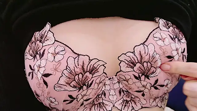 Snapshot of Runarunapi chatting on January 18, 2025, 10:49 am Runarunapi online show from January 18, 2025, 10:49 am