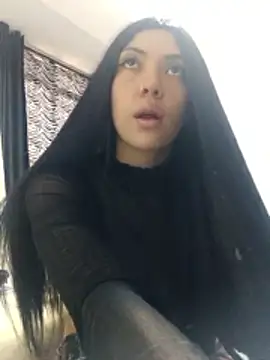 Aurora Hotson online show from December 4, 2025, 9:01 pm