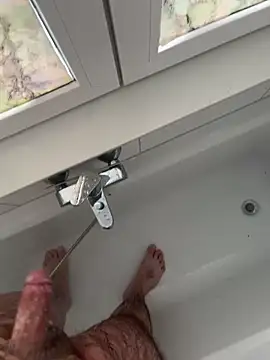 Snapshot of Loco42- chatting on January 4, 2025, 2:35 pm Loco42- online show from January 4, 2025, 2:35 pm