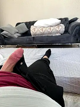 Snapshot of Loco42- chatting on November 13, 2025, 6:01 am Loco42- online show from November 13, 2025, 6:01 am