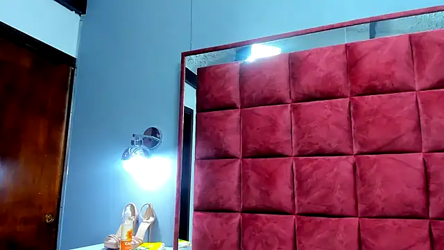 PENELOPELEWISs online show from March 9, 2025, 11:03 am