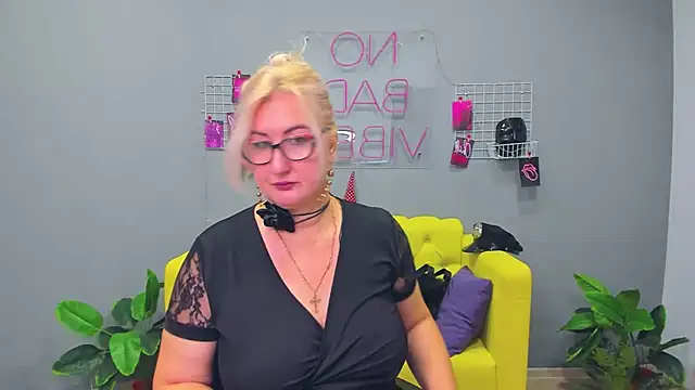 Snapshot of ChristyBrooks chatting on January 27, 2025, 12:16 pm ChristyBrooks online show from January 27, 2025, 12:16 pm