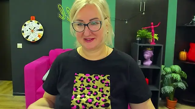 Snapshot of ChristyBrooks chatting on February 10, 2025, 9:36 pm ChristyBrooks online show from February 10, 2025, 9:36 pm