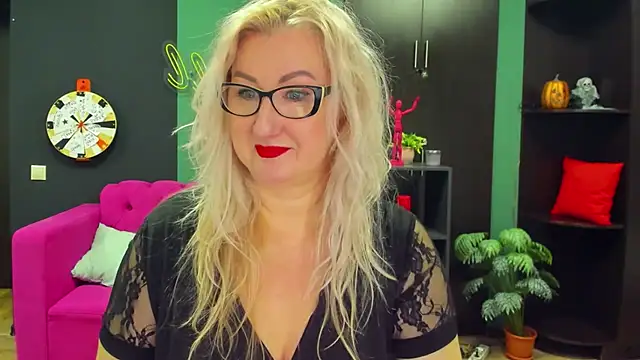 Snapshot of ChristyBrooks chatting on March 21, 2025, 1:12 pm ChristyBrooks online show from March 21, 2025, 1:12 pm