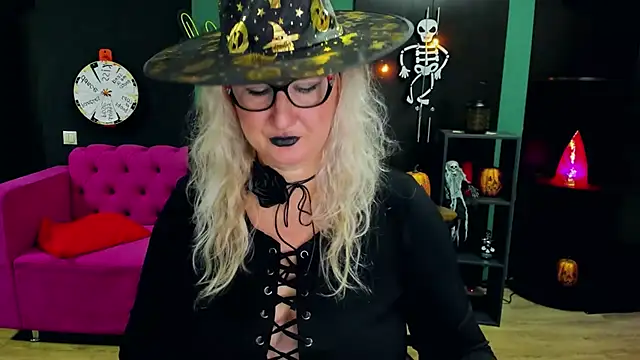 Snapshot of ChristyBrooks chatting on October 31, 2025, 9:10 am ChristyBrooks online show from October 31, 2025, 9:10 am