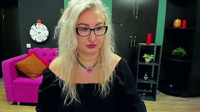 Snapshot of ChristyBrooks chatting on November 4, 2025, 7:18 am ChristyBrooks online show from November 4, 2025, 7:18 am