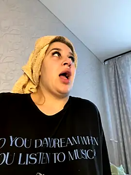 VikiDemi online show from October 1, 2025, 1:39 pm