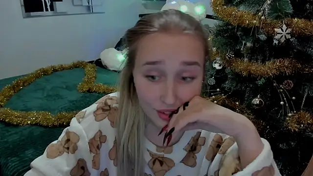 LinaTruly online show from December 25, 2024, 9:11 pm