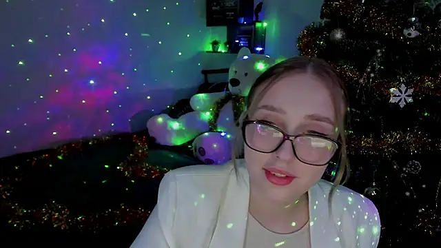 LinaTruly online show from December 30, 2024, 8:25 pm