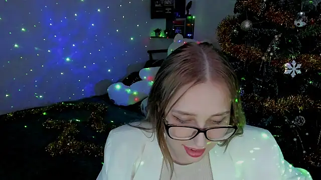 LinaTruly online show from December 30, 2024, 11:28 pm