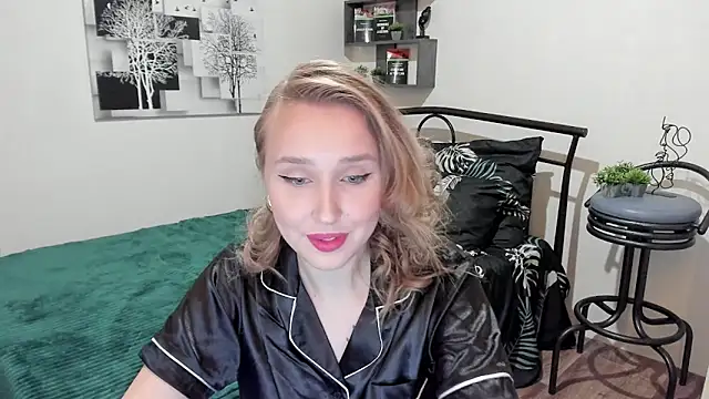 LinaTruly online show from February 1, 2025, 11:48 pm