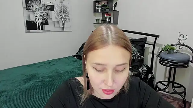 LinaTruly online show from February 4, 2025, 12:51 am