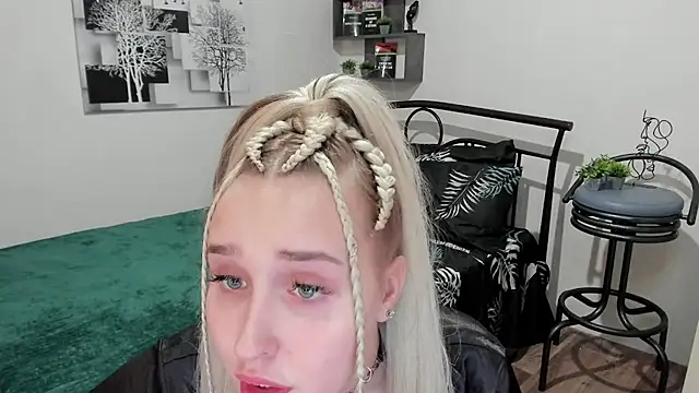 LinaTruly online show from February 26, 2025, 12:05 am