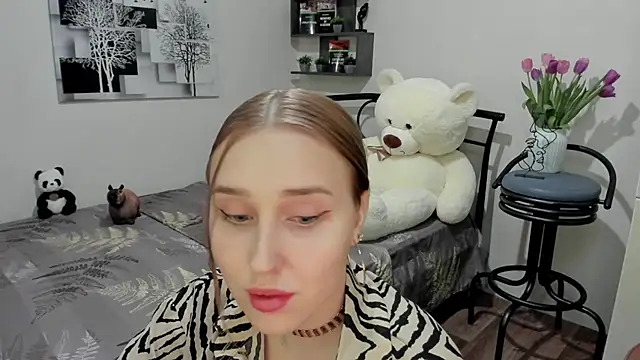 LinaTruly online show from March 9, 2025, 12:21 am