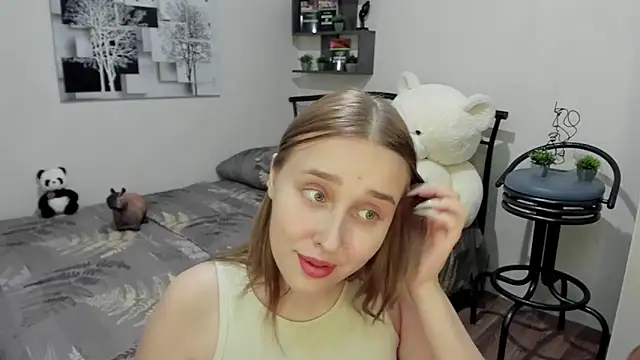 LinaTruly online show from March 19, 2025, 12:04 am