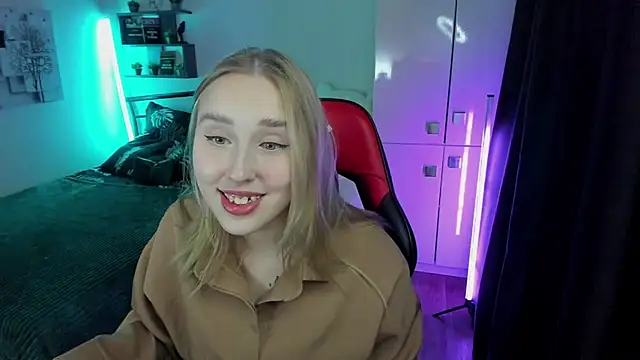 LinaTruly online show from October 10, 2025, 9:14 pm