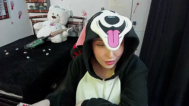 LinaTruly online show from October 31, 2025, 9:49 pm