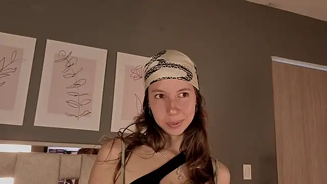 Snapshot of jolie_lov chatting on November 19, 2025, 1:33 pm jolie lov online show from November 19, 2025, 1:33 pm