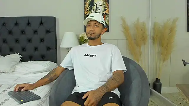 Snapshot of Robin_Rief chatting on February 12, 2025, 3:29 am Robin Rief online show from February 12, 2025, 3:29 am