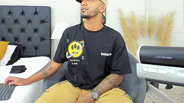 Snapshot of Robin_Rief chatting on February 24, 2025, 6:49 am Robin Rief online show from February 24, 2025, 6:49 am