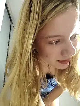 Snapshot of NicoleCut chatting on January 22, 2025, 11:01 am NicoleCut online show from January 22, 2025, 11:01 am