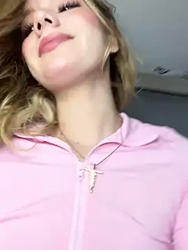 Snapshot of NicoleCut chatting on February 12, 2025, 11:18 am NicoleCut online show from February 12, 2025, 11:18 am