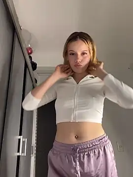 Snapshot of NicoleCut chatting on February 13, 2025, 11:17 am NicoleCut online show from February 13, 2025, 11:17 am