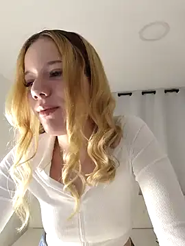 Snapshot of NicoleCut chatting on February 21, 2025, 11:01 am NicoleCut online show from February 21, 2025, 11:01 am