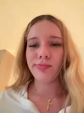 Snapshot of NicoleCut chatting on February 25, 2025, 10:47 am NicoleCut online show from February 25, 2025, 10:47 am