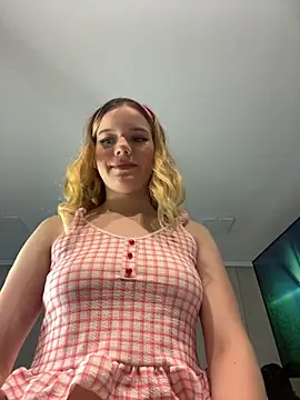 Snapshot of NicoleCut chatting on October 10, 2025, 10:47 am NicoleCut online show from October 10, 2025, 10:47 am