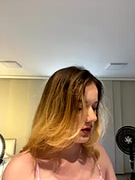 Snapshot of NicoleCut chatting on November 20, 2025, 9:58 pm NicoleCut online show from November 20, 2025, 9:58 pm