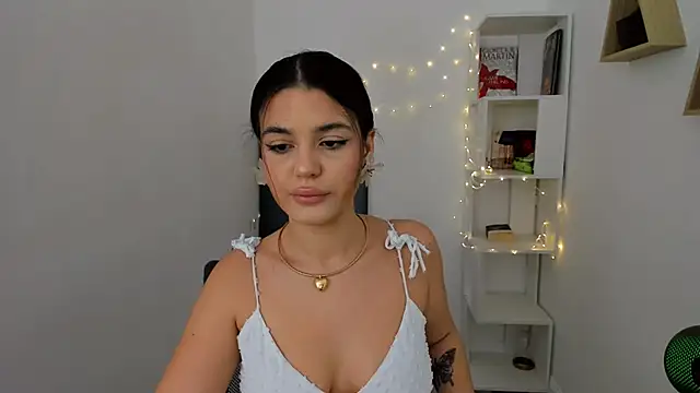 Snapshot of AlluringAriel chatting on March 4, 2025, 12:33 pm AlluringAriel online show from March 4, 2025, 12:33 pm
