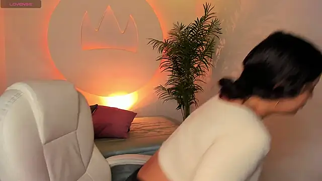 Ariana Pierce online show from November 28, 2025, 1:03 pm