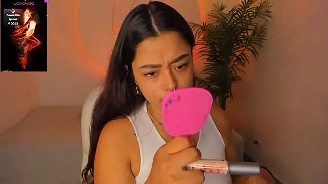 Ariana Pierce online show from December 5, 2025, 12:58 pm