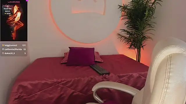 Ariana Pierce online show from December 13, 2025, 7:53 pm