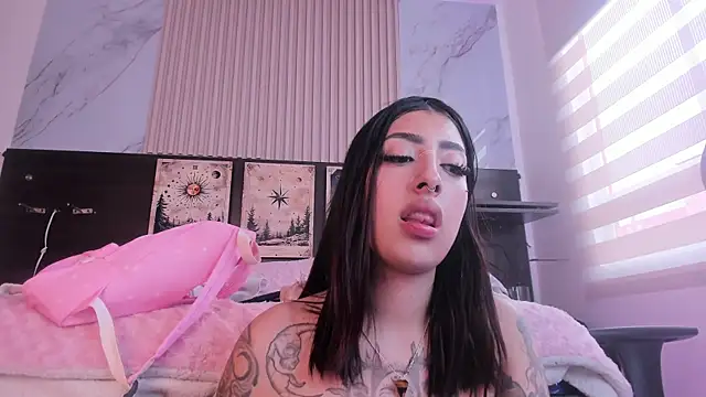 misscheelsee online show from February 5, 2025, 8:57 pm