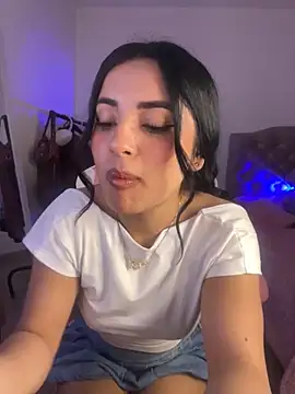 Snapshot of Emily-14 chatting on September 22, 2025, 1:18 am Emily-14 online show from September 22, 2025, 1:18 am